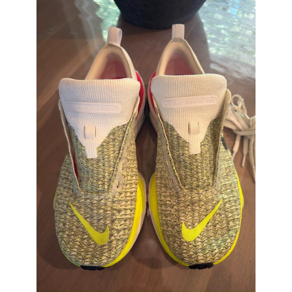 Nike ZoomX Invincible Run 3 Running Shoes | US Size 8.5 | Max Cushion Flyknit